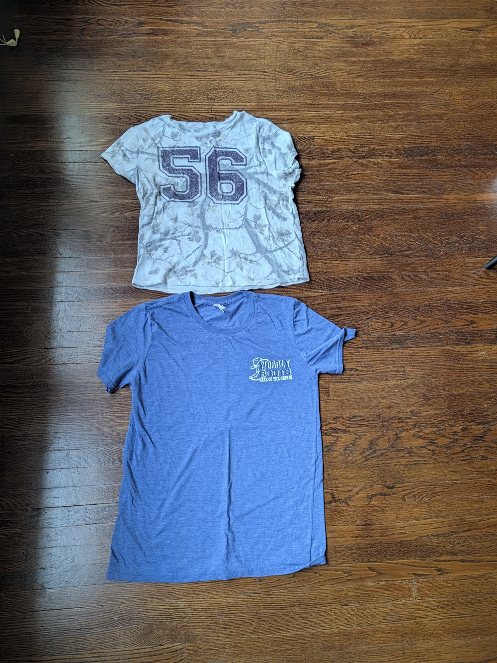 Lot of 2 T shirts size Small & XL Youth 16/18 No Boundaries & Anvil Casual